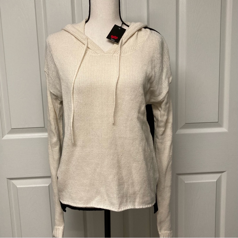 NWT Poof! Hooded hoodie sweater. Color Block black/egg white size M